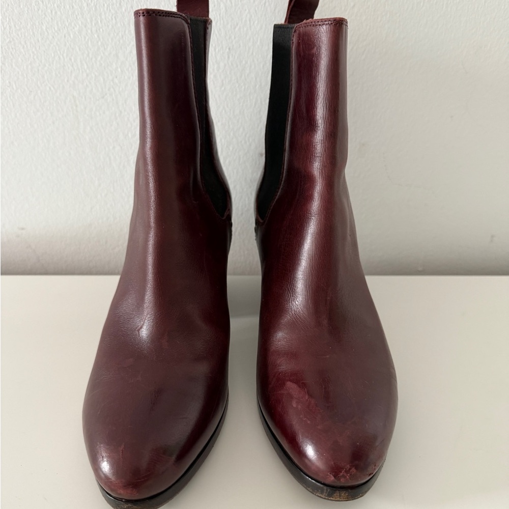 Frye Chelsea boots Women’s Size 6 Burgundy Pull on Shoes